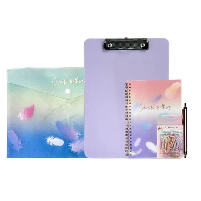 Pack Scolaire 5 en 1 Colourful Feathers – Cahier A5, Porte-Bloc, Pochette, Stylo & Trombones